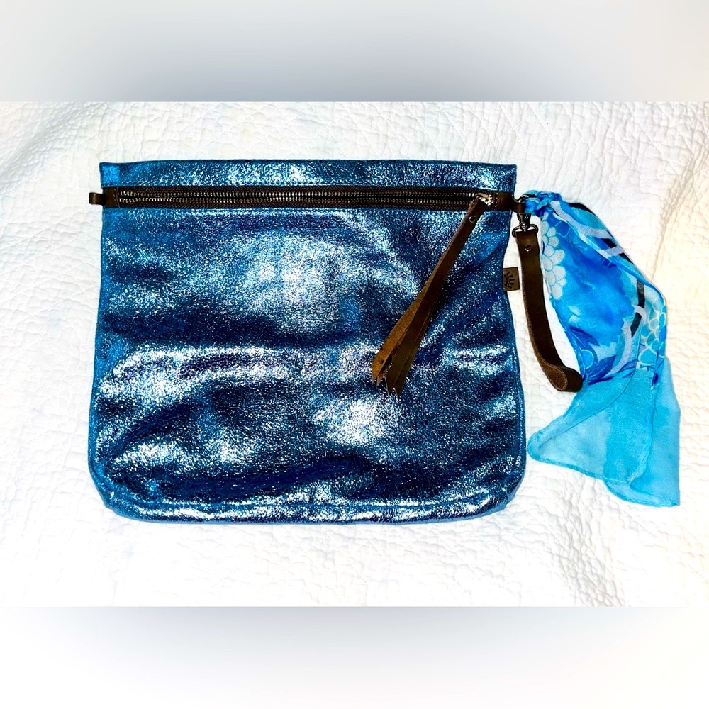 HEAD REGAL Blue Shimmer Zipper Wristlet Pouch